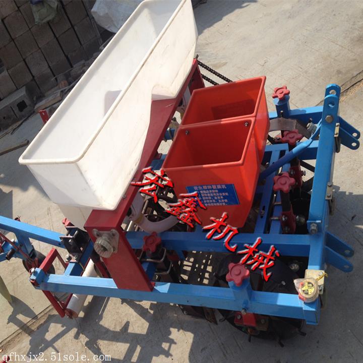 玉米全自動覆膜機(jī) 土默特右旗播種覆膜機(jī) 手扶帶動播種覆膜機(jī)