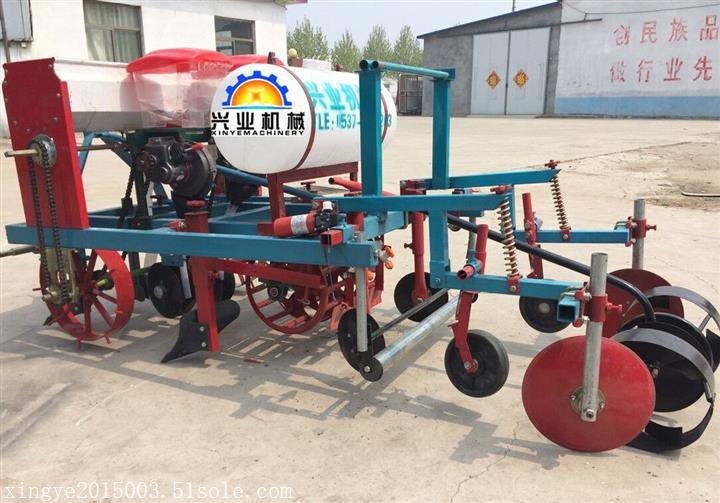 高效率花生播種覆膜機(jī)  拖拉機(jī)帶動(dòng)花生播種覆膜機(jī)價(jià)格