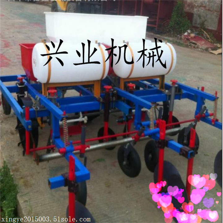 拖拉機(jī)播種施肥覆膜機(jī)  四行起壟噴藥覆膜機(jī).