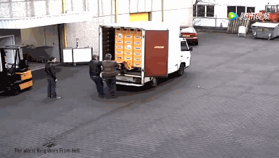 叉車使用安全事故 安全警示 紙引未來網(wǎng)2